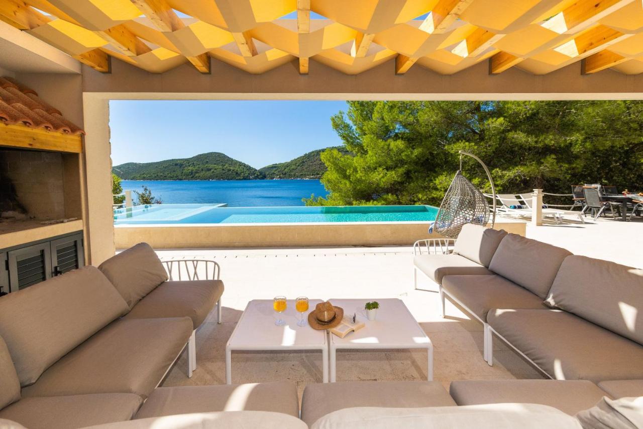 Beachfront Villa Brulupes In Secluded Bay Konstari Ngoại thất bức ảnh