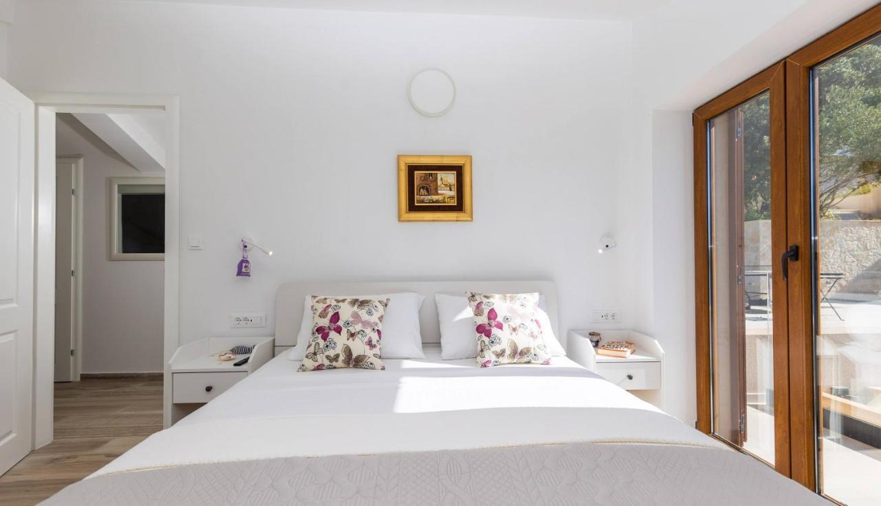 Beachfront Villa Brulupes In Secluded Bay Konstari Ngoại thất bức ảnh