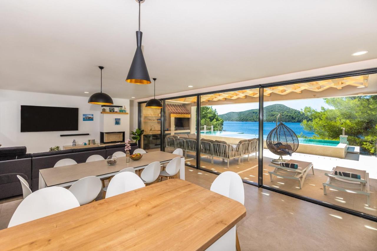 Beachfront Villa Brulupes In Secluded Bay Konstari Ngoại thất bức ảnh